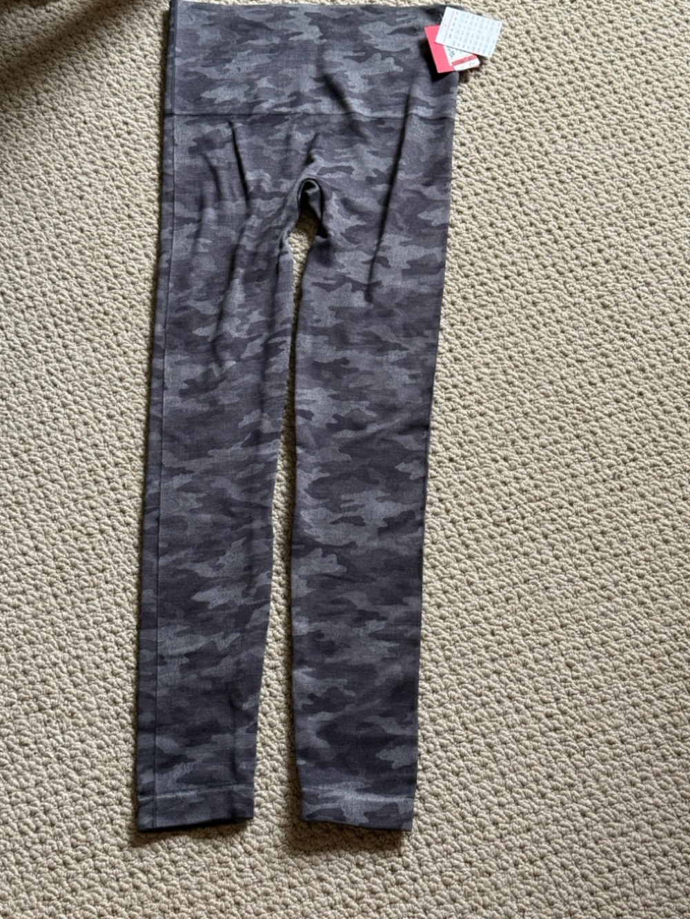 Spanx Camo size M women’s leggings NWT